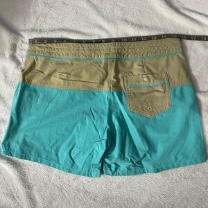 Patagonia wavefarer stretch board shorts